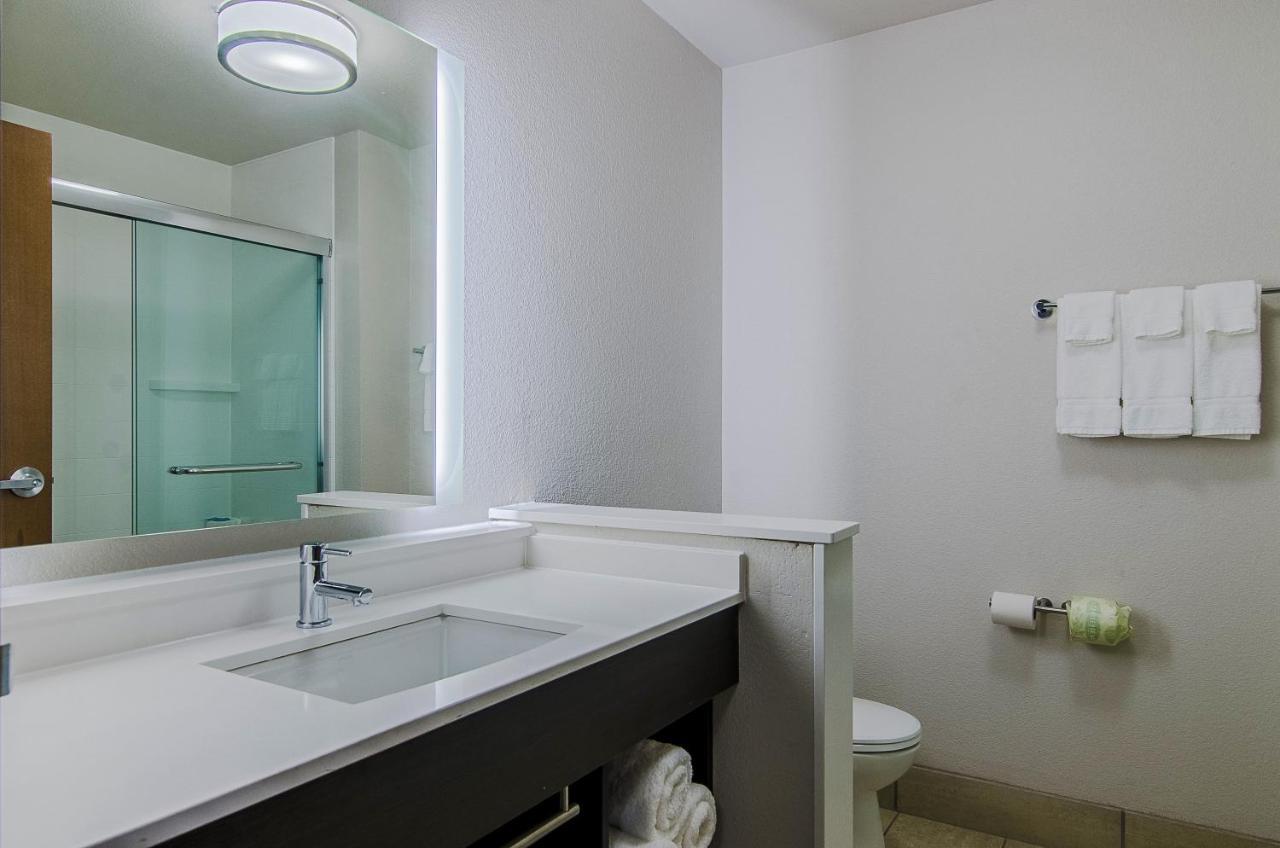 Holiday Inn Express & Suites - Atchison By Ihg Bagian luar foto
