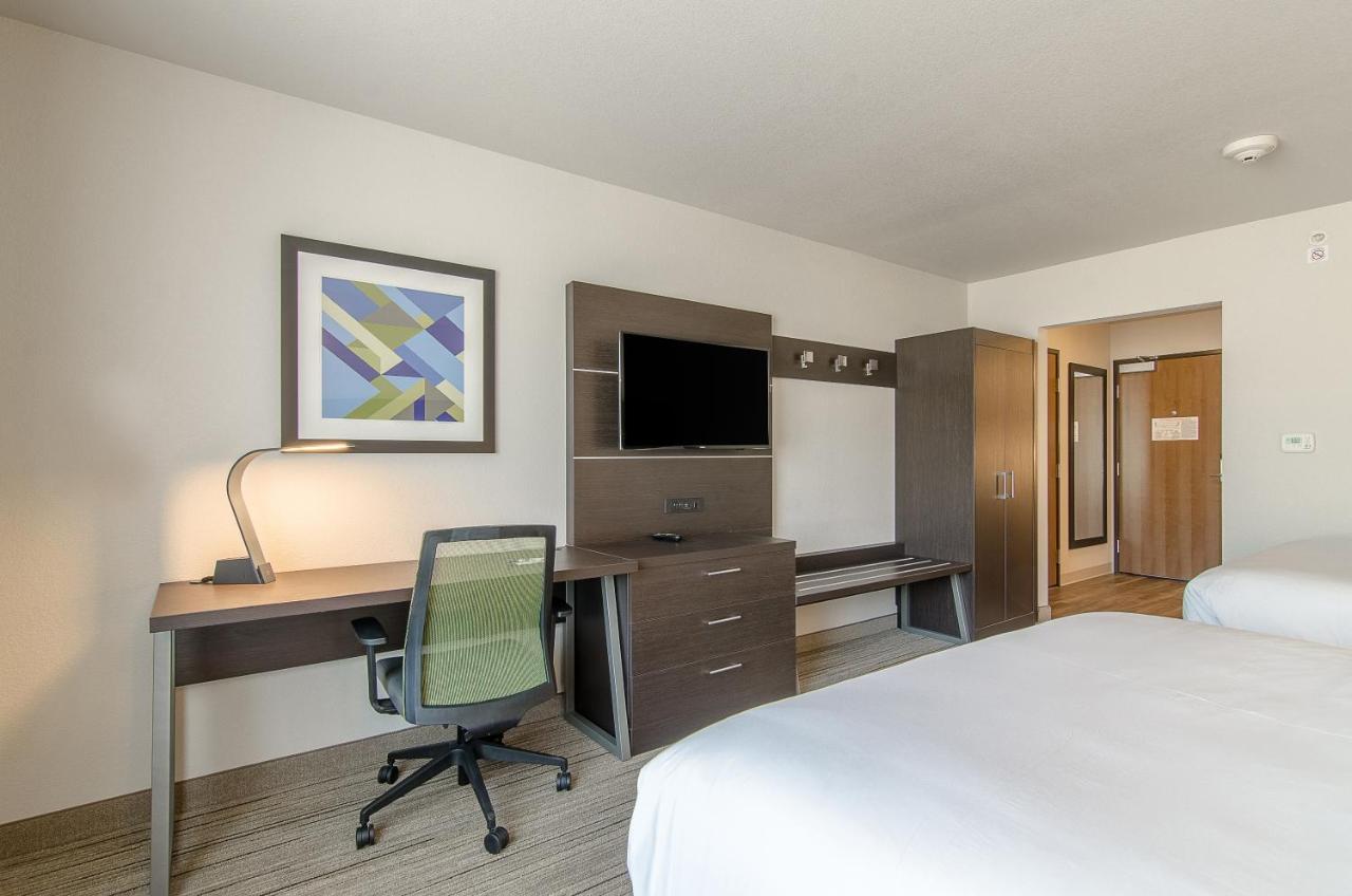 Holiday Inn Express & Suites - Atchison By Ihg Bagian luar foto