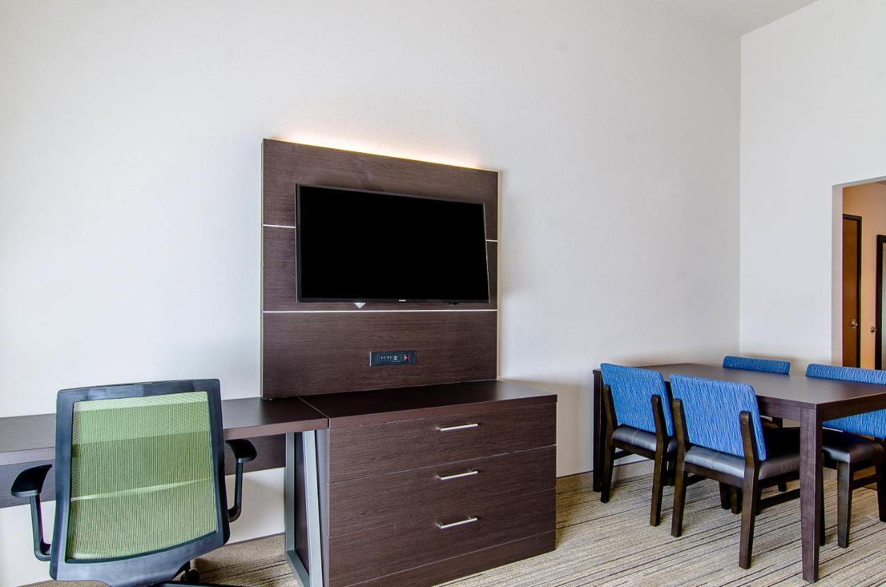 Holiday Inn Express & Suites - Atchison By Ihg Bagian luar foto
