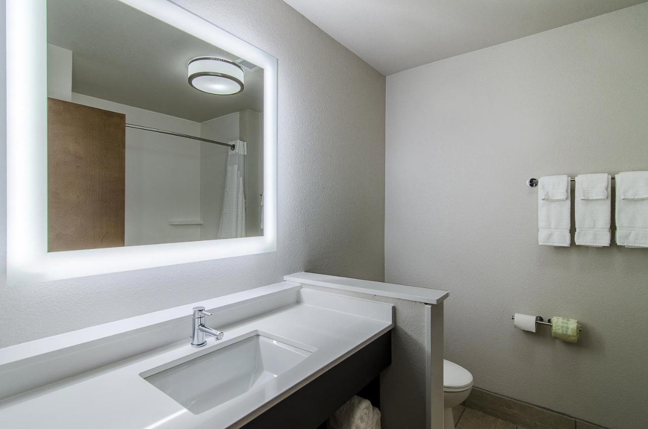 Holiday Inn Express & Suites - Atchison By Ihg Bagian luar foto