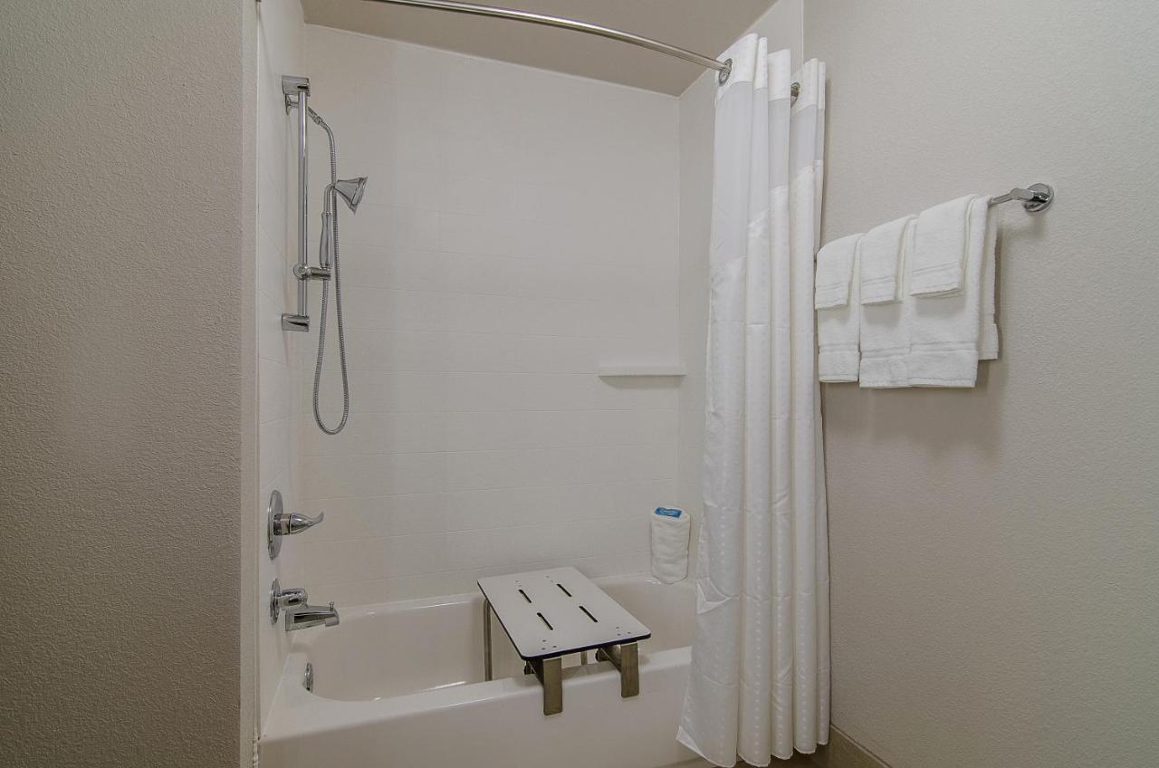 Holiday Inn Express & Suites - Atchison By Ihg Bagian luar foto