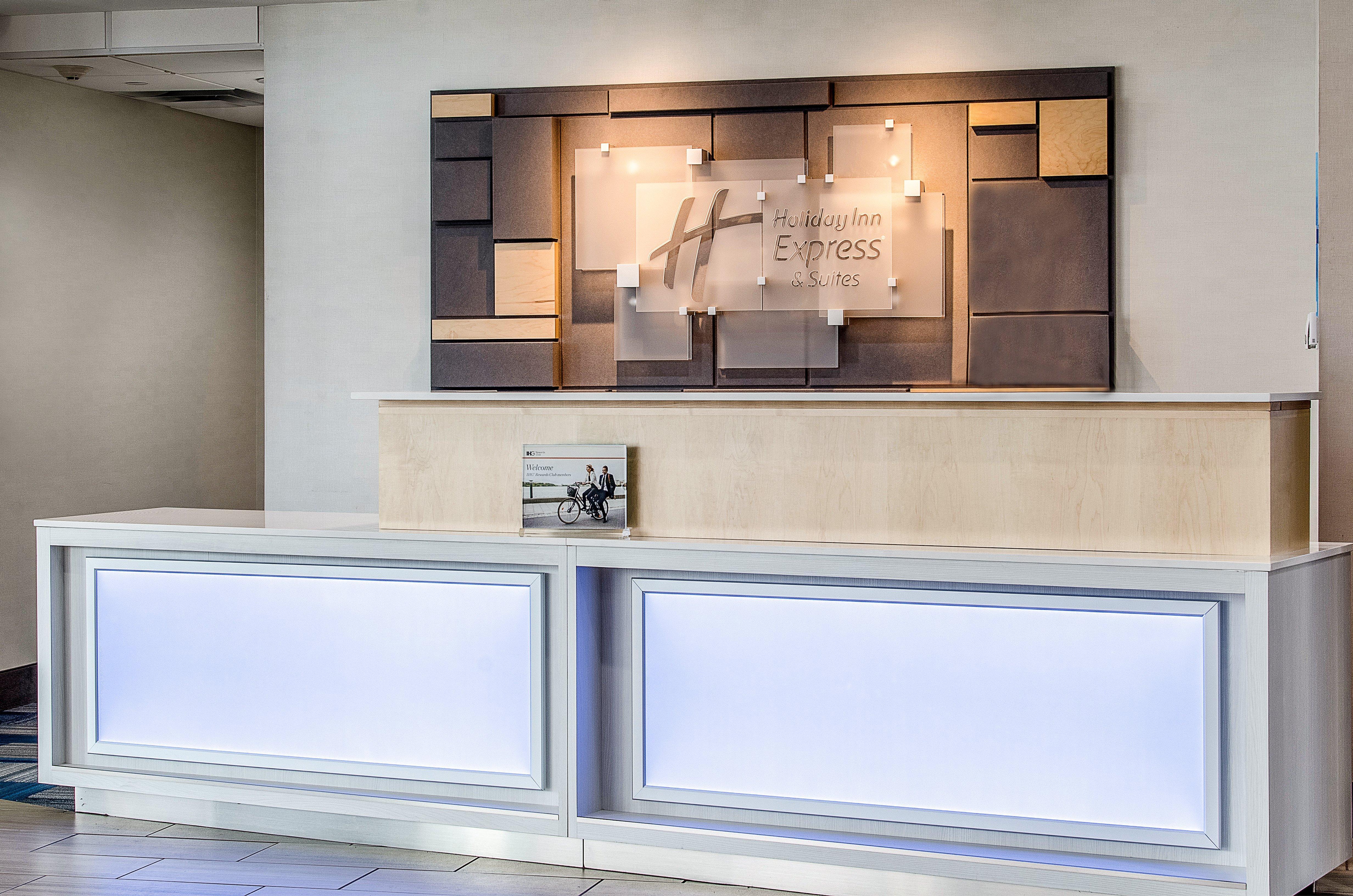 Holiday Inn Express & Suites - Atchison By Ihg Bagian luar foto