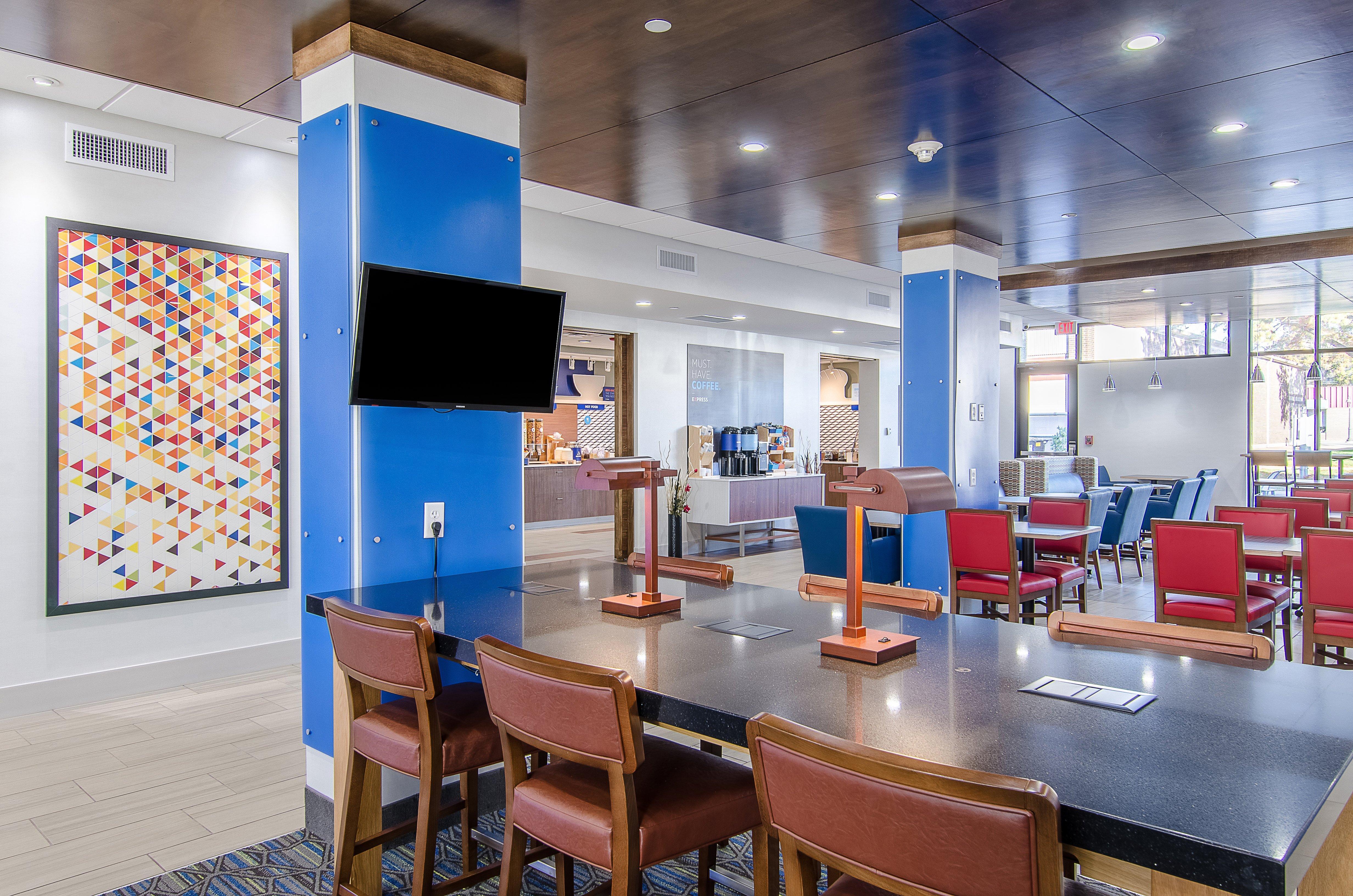Holiday Inn Express & Suites - Atchison By Ihg Bagian luar foto