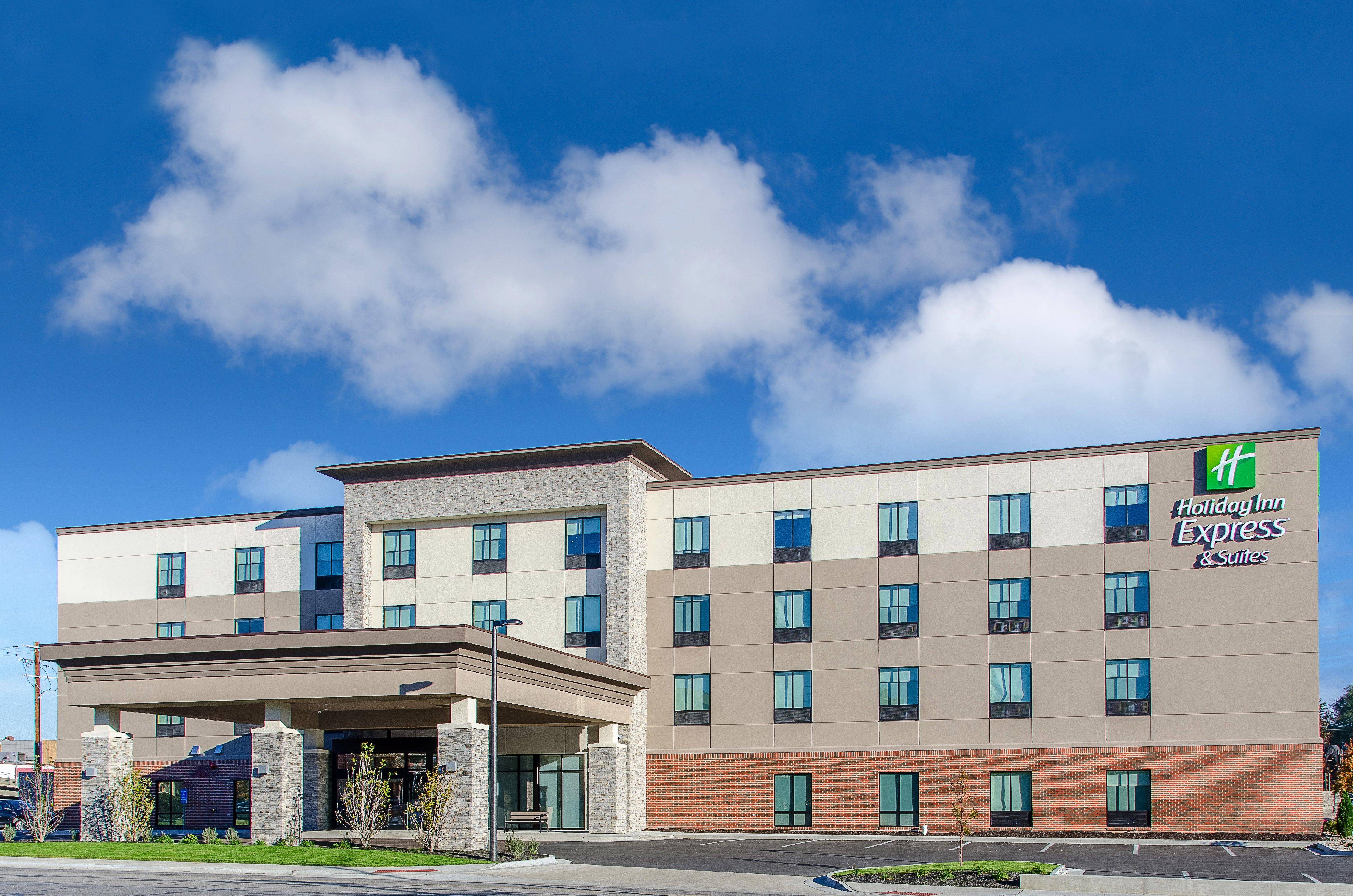 Holiday Inn Express & Suites - Atchison By Ihg Bagian luar foto