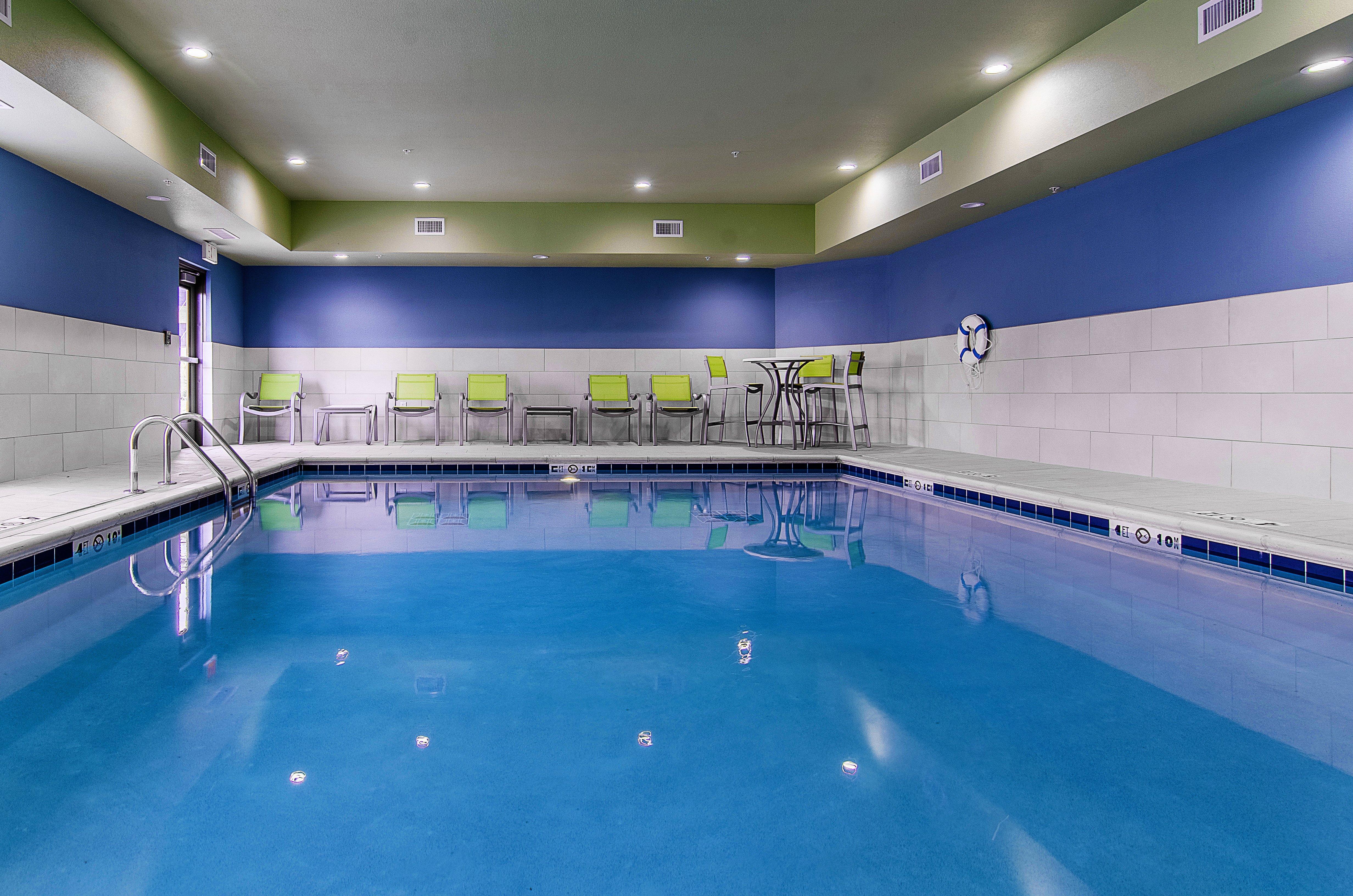Holiday Inn Express & Suites - Atchison By Ihg Bagian luar foto