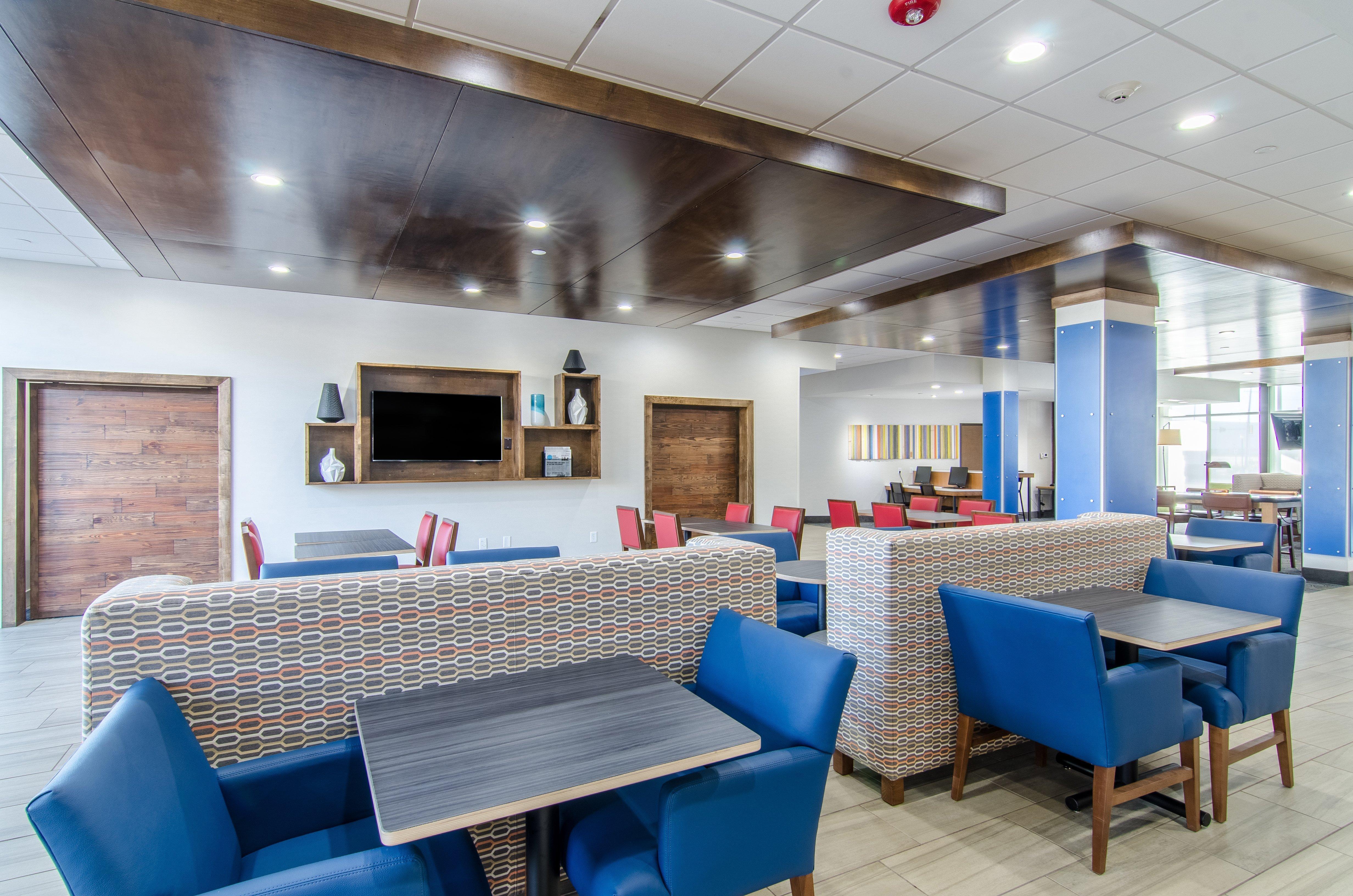 Holiday Inn Express & Suites - Atchison By Ihg Bagian luar foto